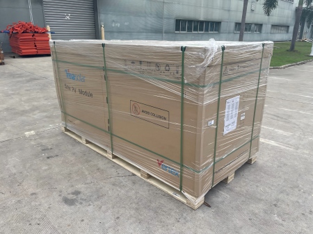 Juhong integrated solar PV packaging system using green PET strapping and 11-layer stretch film compliant with Risen Energy standards