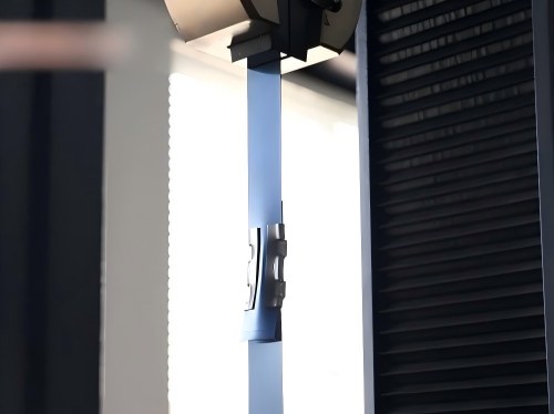 Tensile strength test in Juhong laboratory verifying a strapping seal joint reaches the 75% efficiency requirement of GB/T 39040 and ASTM D3953.