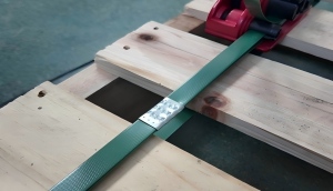 Image showing metal clip sealing method for Green PET Strapping, securing heavy load