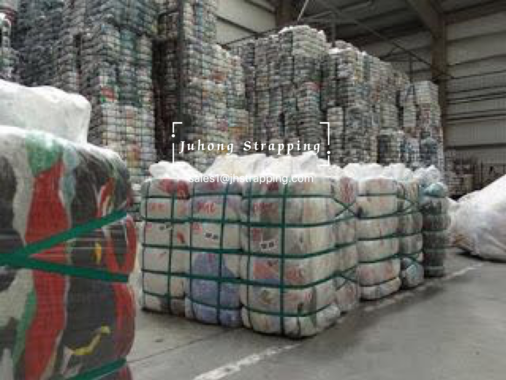 The application of PET straps in the recycling of used clothes