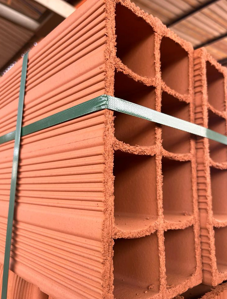 High Tensile Green PET Strapping securing stacked red bricks and concrete blocks for construction transport