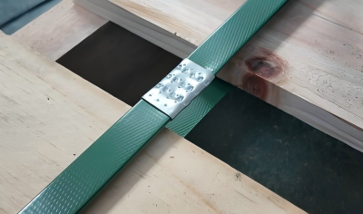 cut-excess-plastic-strapping-and-check-seal.