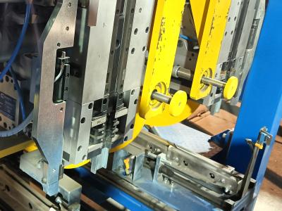 Detailed arrangement of magazine seals in automatic steel strapping equipment