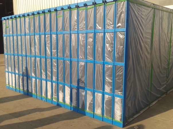 Juhong Packing\'s AAR-certified (ID: 124) PET strapping securing heavy industrial glass pallets. This high-performance polyester band provides superior elastic memory and shock absorption to prevent micro-cracks and ensure structural integrity during global maritime and rail logistics. As the National Standard Drafter for strapping seals (GB/T 39040—2020), Juhong delivers the highest joint efficiency for fragile, high-value glass loads