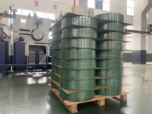 PET strapping rolls used for pallet packaging and industrial load securing