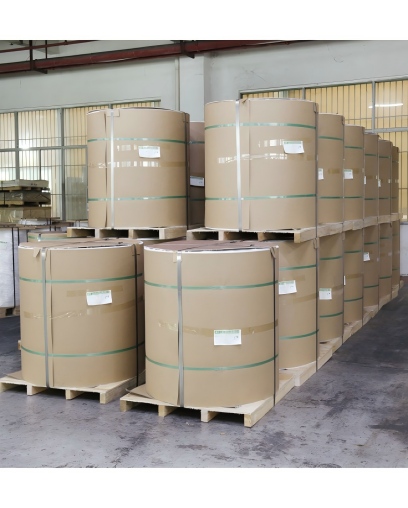 Large industrial paper rolls secured on a wooden pallet using green PET strapping and high-tensile galvanized steel strapping by Juhong Packing, showcasing heavy-duty cargo security for export