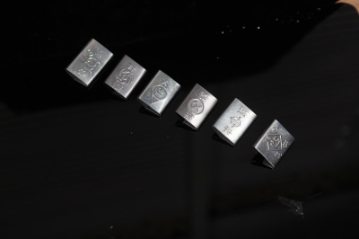 Closed seals with custom logo for steel strapping applications