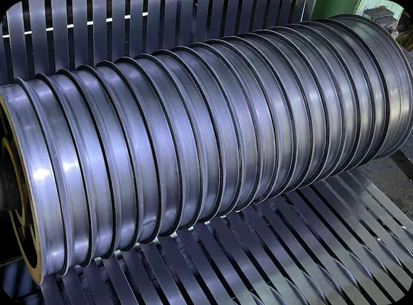 Steel strip edges passing through deburring and edge-smoothing equipment