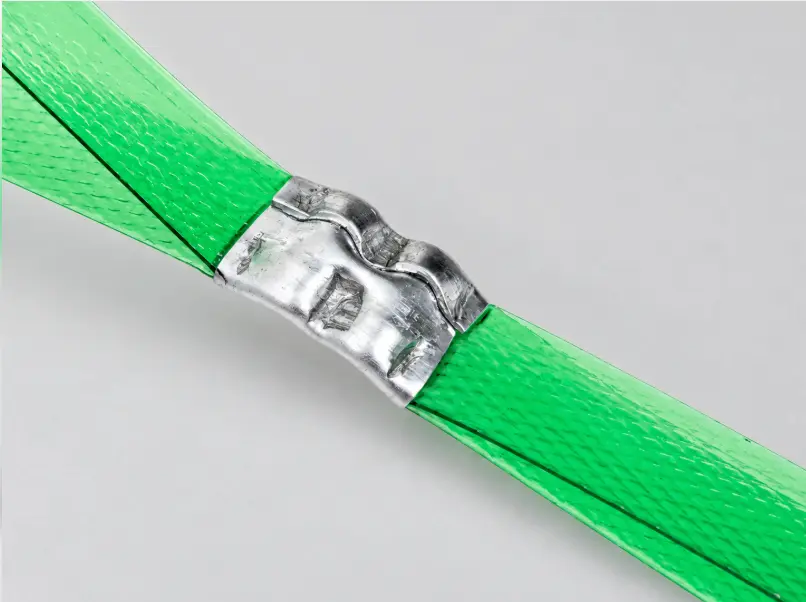 Green woven PP strapping joined with a metal seal