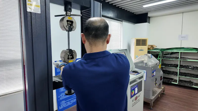 JUHONG laboratory tensile tester measuring steel strapping strength and elongation